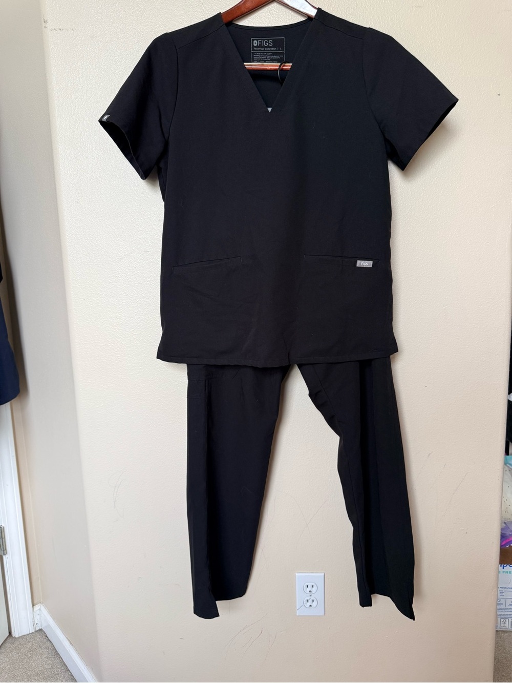 FIGS set Black Scrub Top large casma 3 pocket and Pants Kade cargo xl